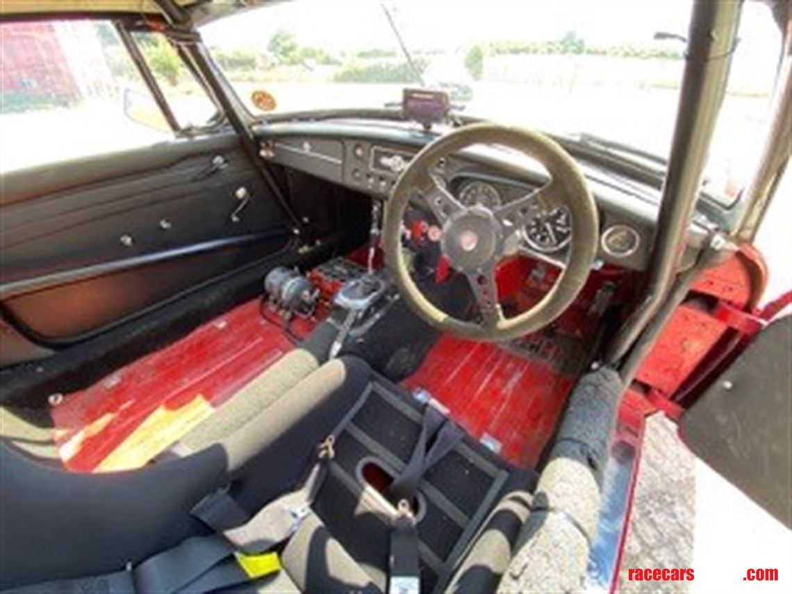 mgb-historic-race-car-with-fia-papers