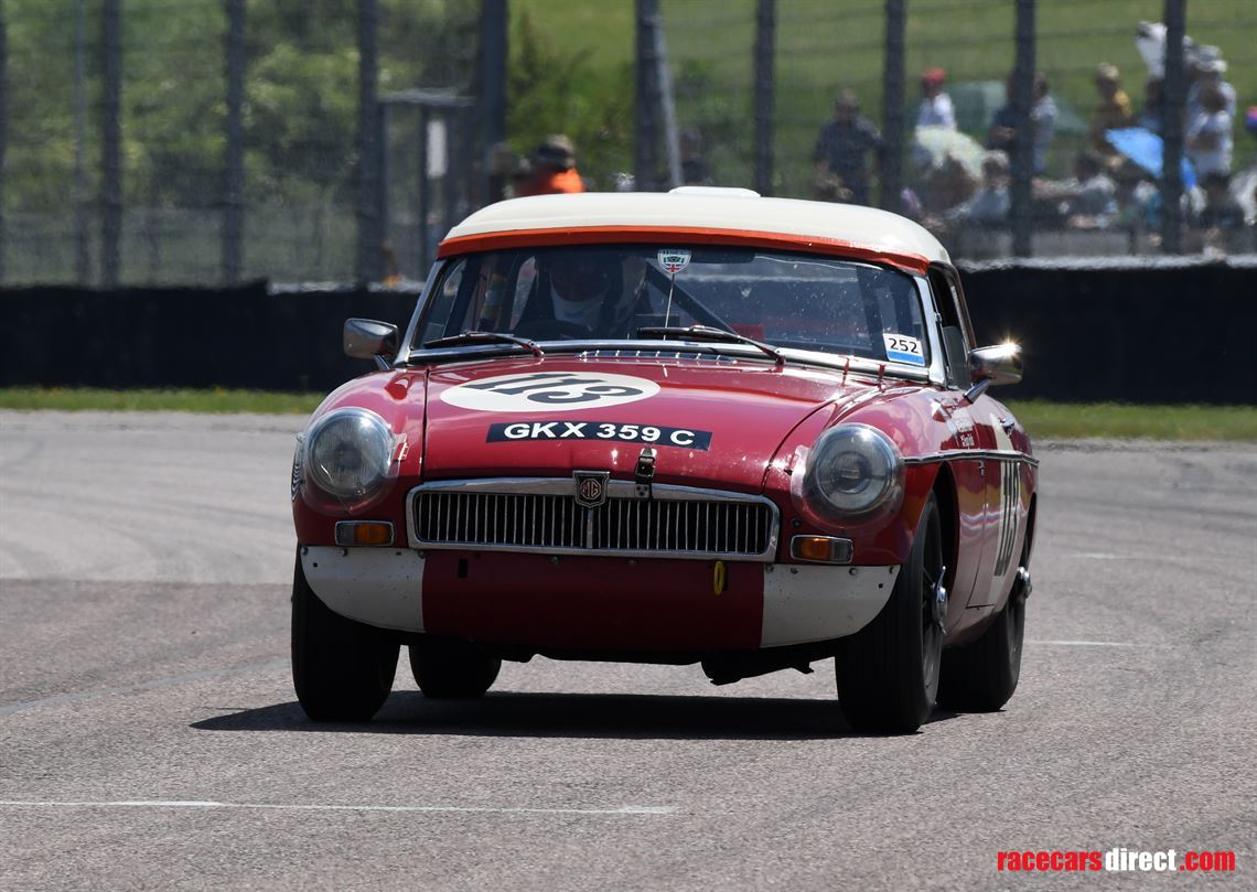 mgb-historic-race-car-with-fia-papers