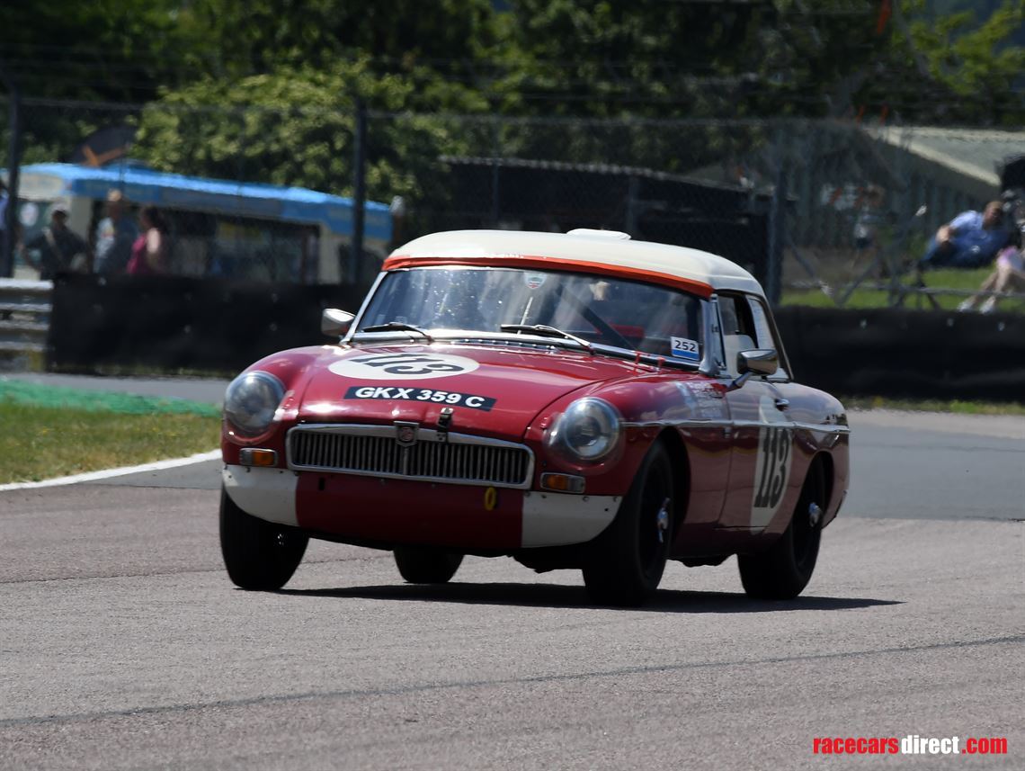 mgb-historic-race-car-with-fia-papers