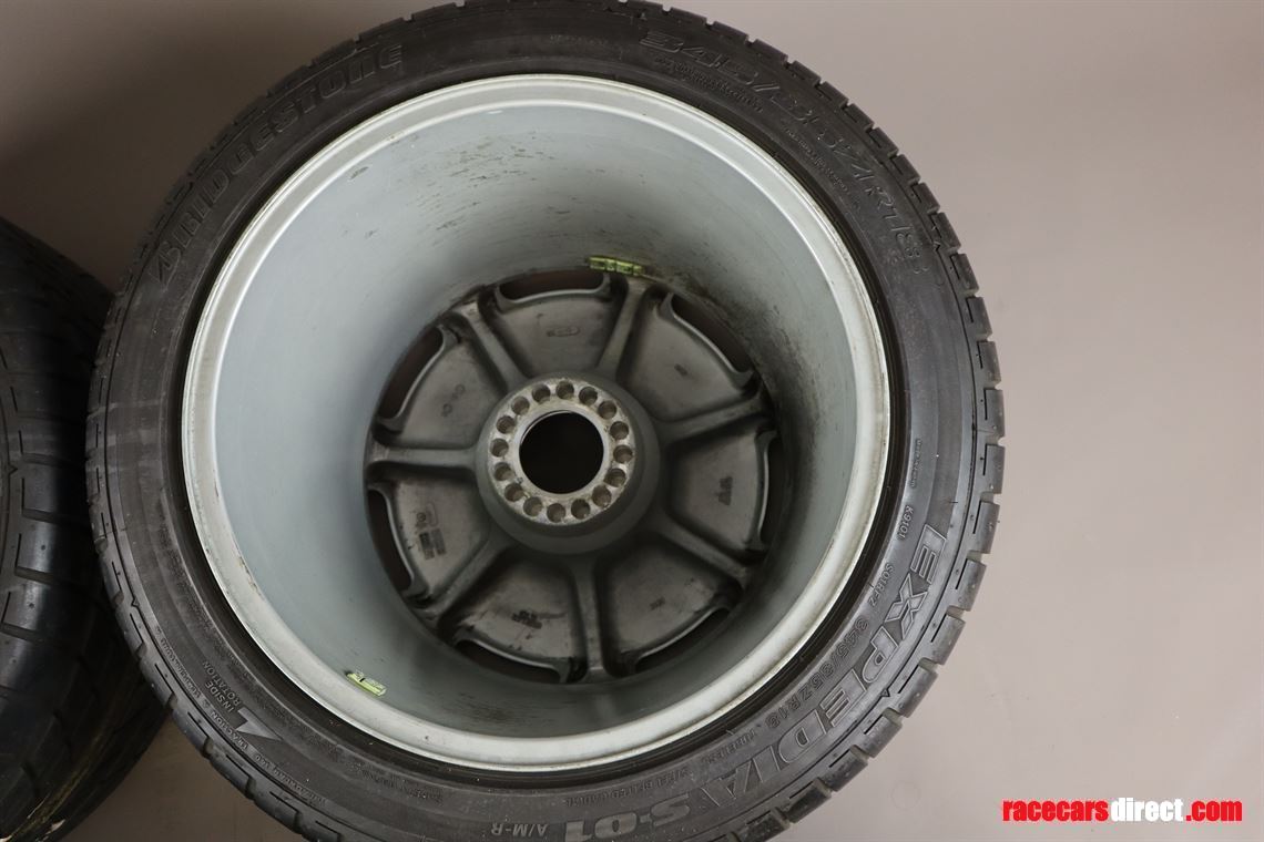 jaguar-xj-220-rims-with-tires