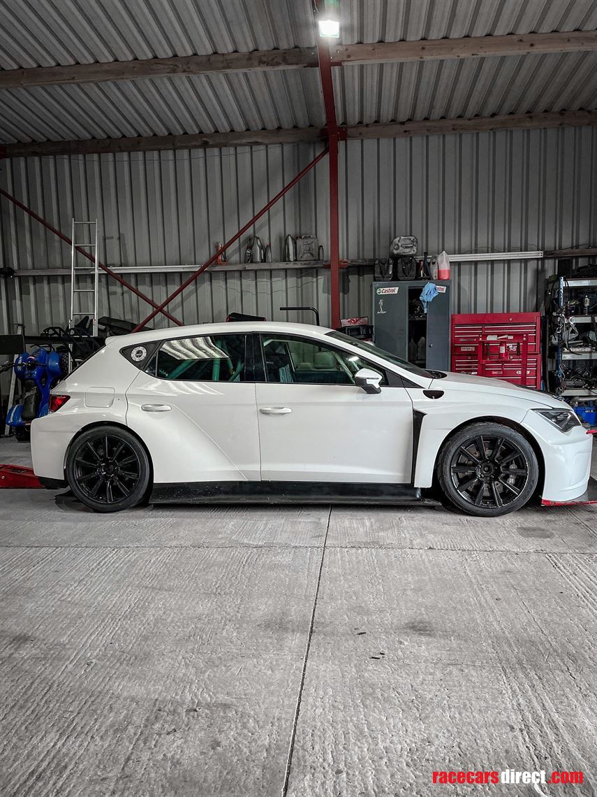 seat-tcr-2016-race-car-dsgabs