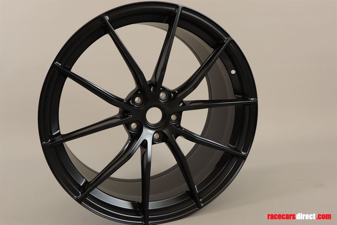 ferrari-f12-tdf-812-superfast-front-wheel-new