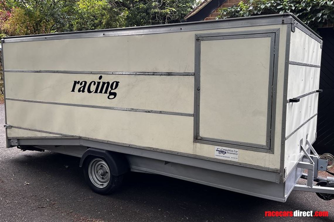 lightweight-enclosed-race-trailer-single-axle
