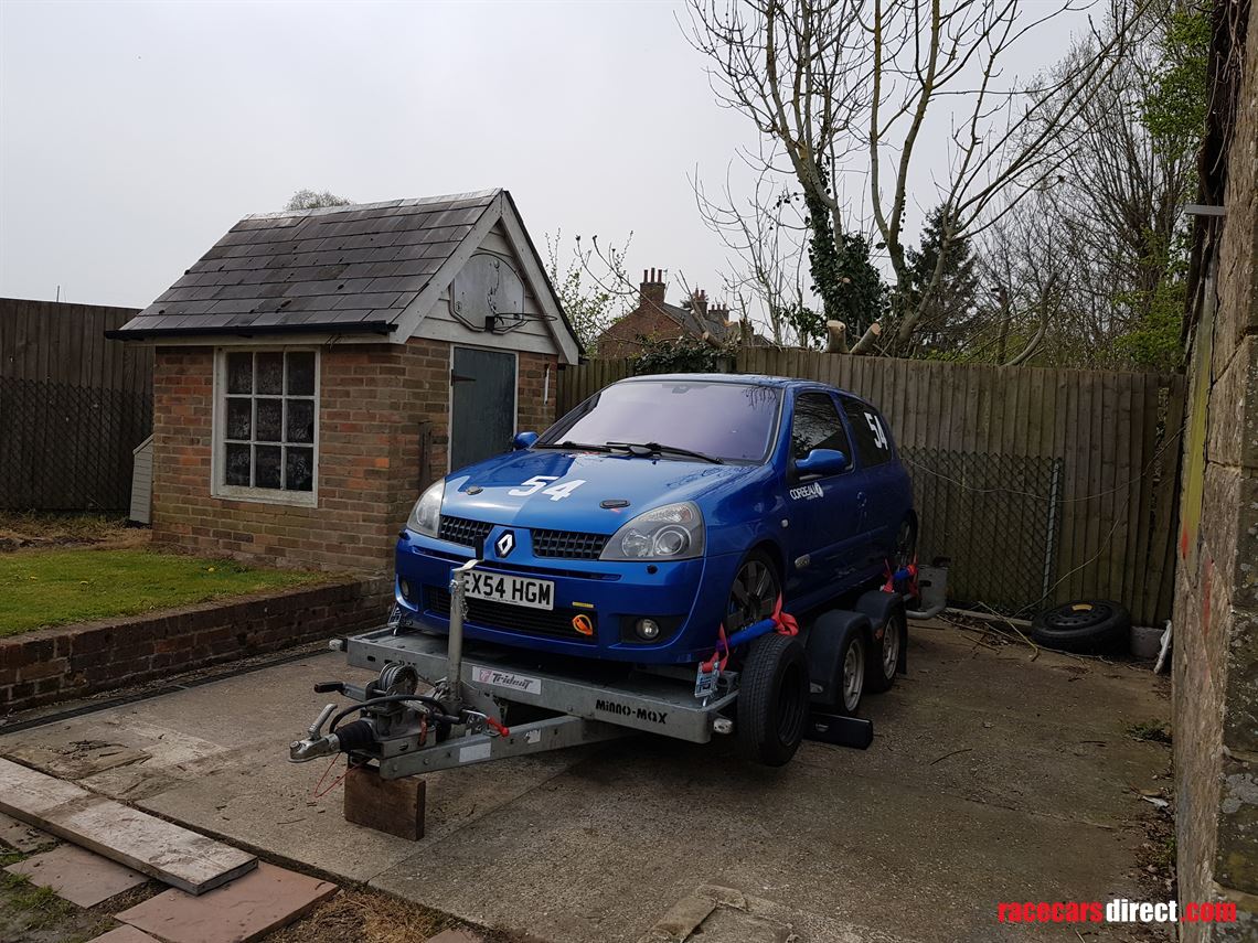 renault-clio-182-race-car-and-brian-james-tra