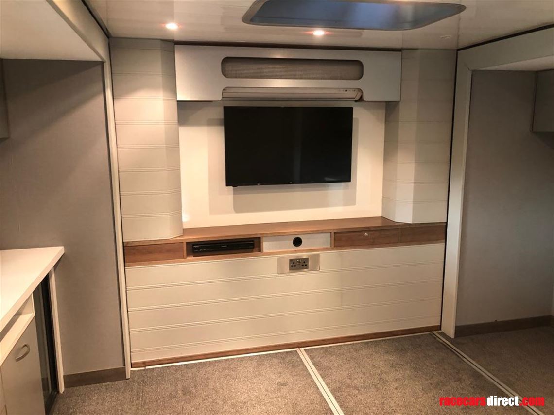 bischoff-and-scheck-and-merc-actros-race-truc