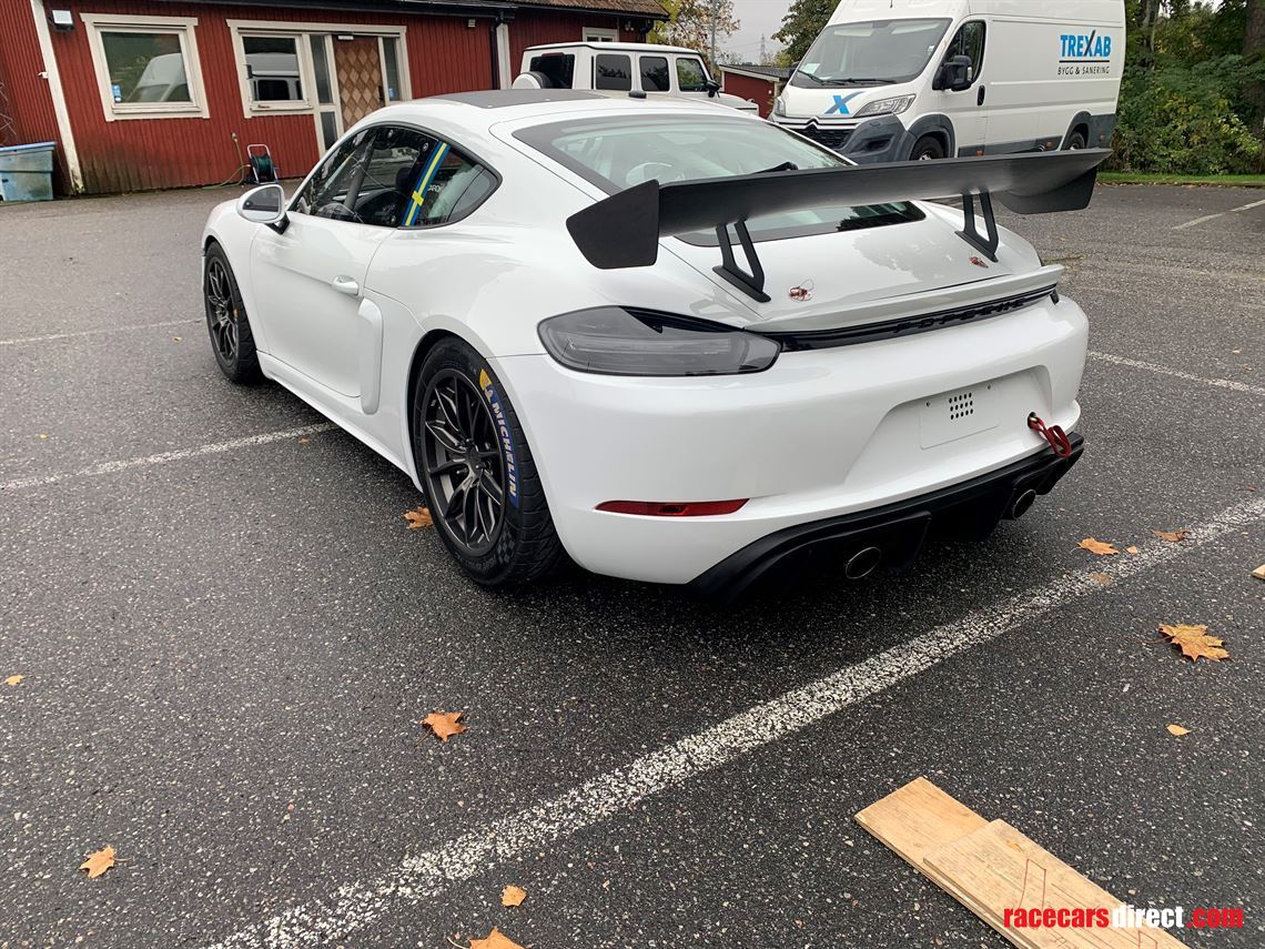 porsche-718-gt4-clubsport-competition-my-2020