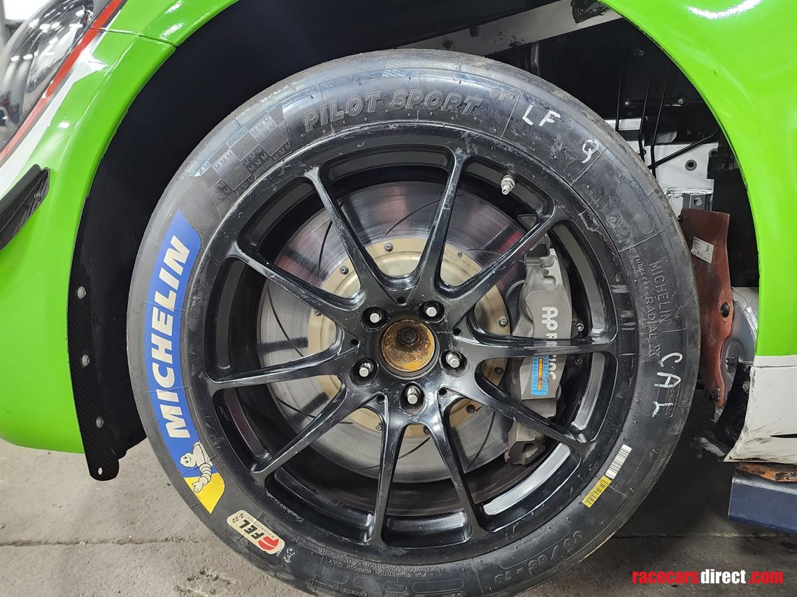 mercedes-amg-gt4-evo