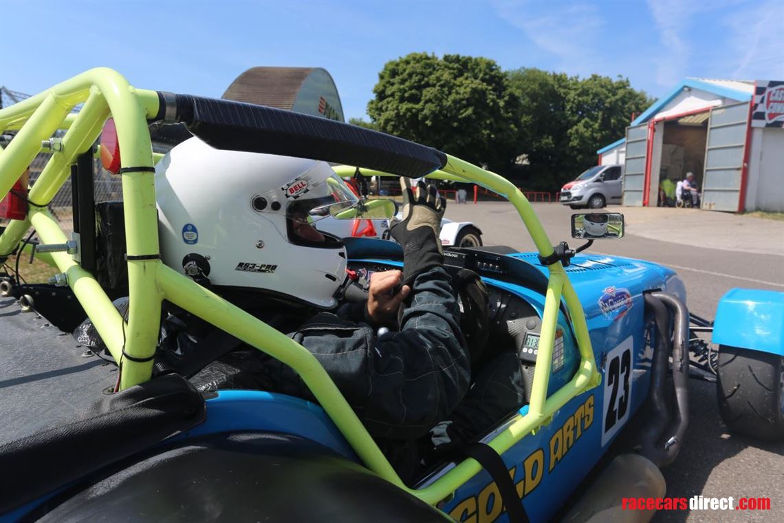 caterham-7-300hp-sadev-sequential-paddleshift