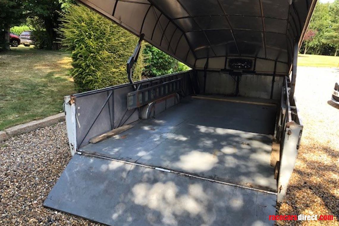 covered-race-transporter