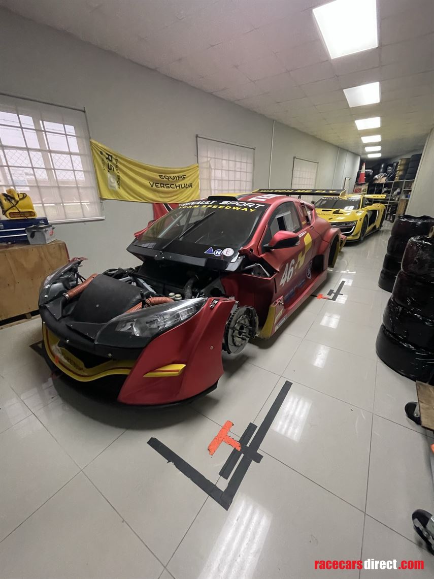 renault-megane-trophy