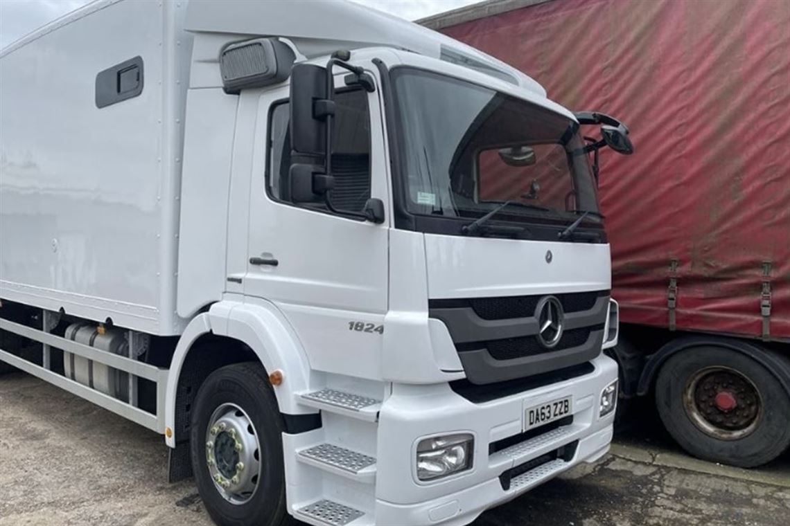 race-truckaccommodation