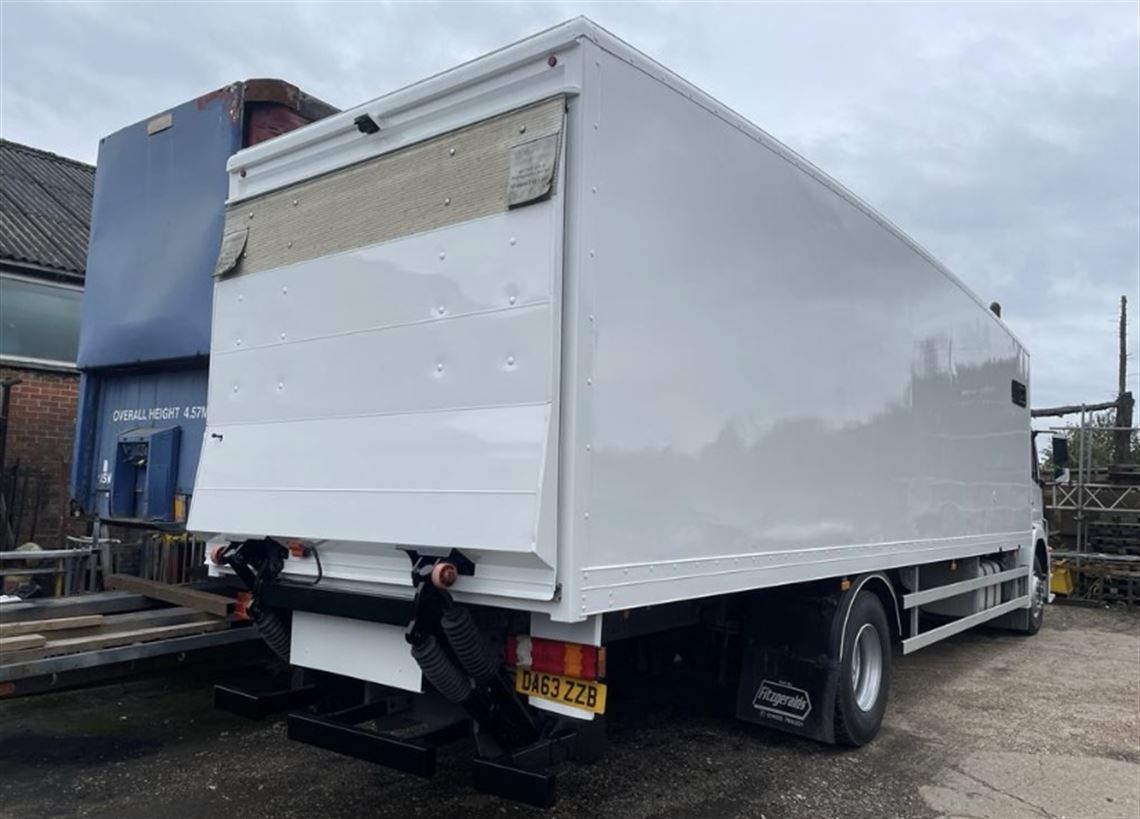 race-truckaccommodation