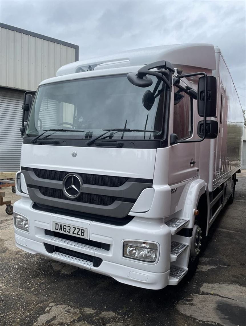 race-truckaccommodation