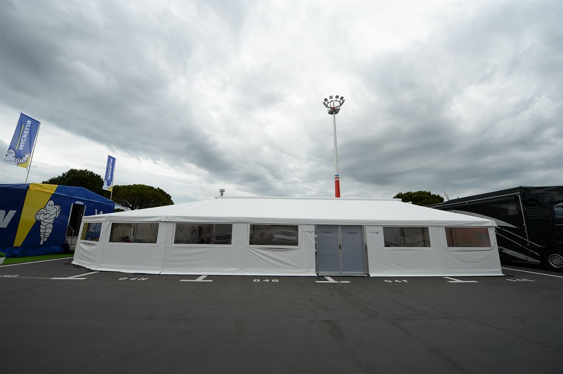 used-race-full-equipment-hospitality-kitchen