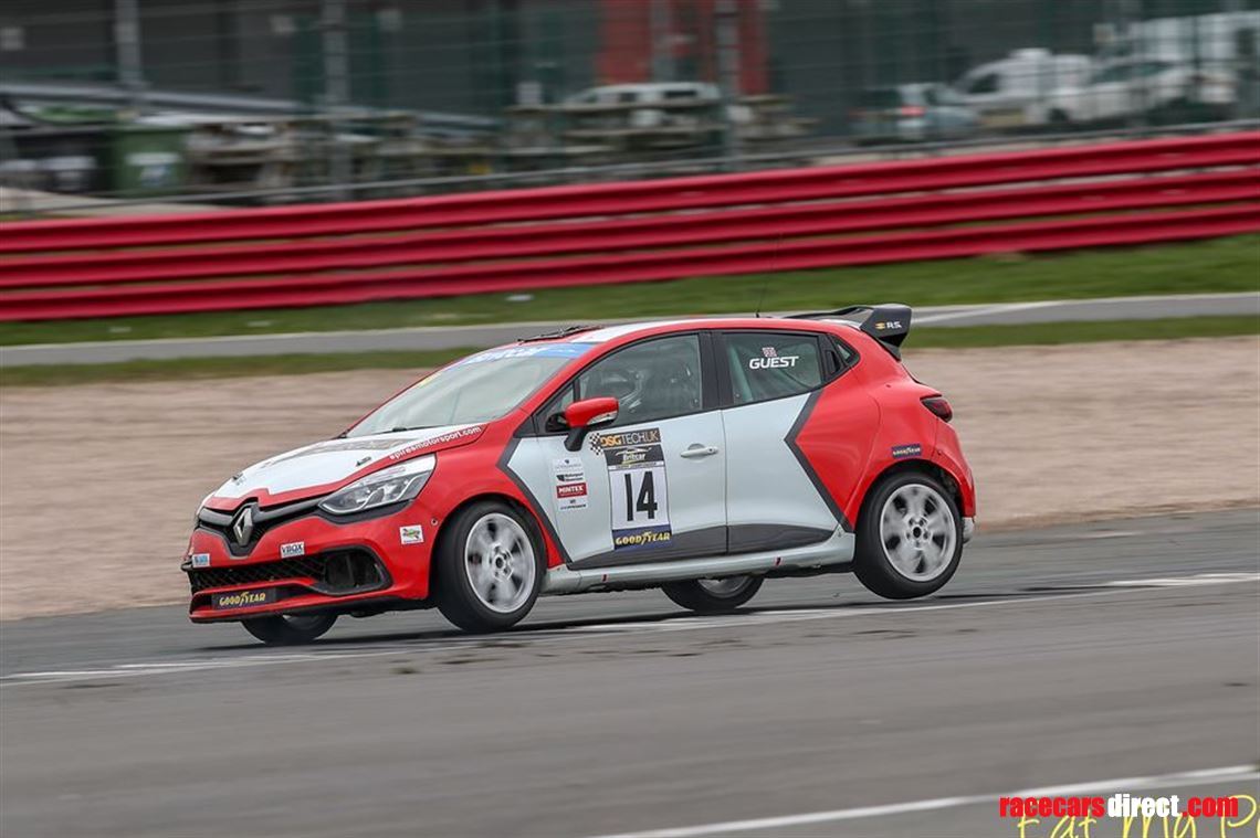 renault-clio-uk-cup-arrive-drive-packages