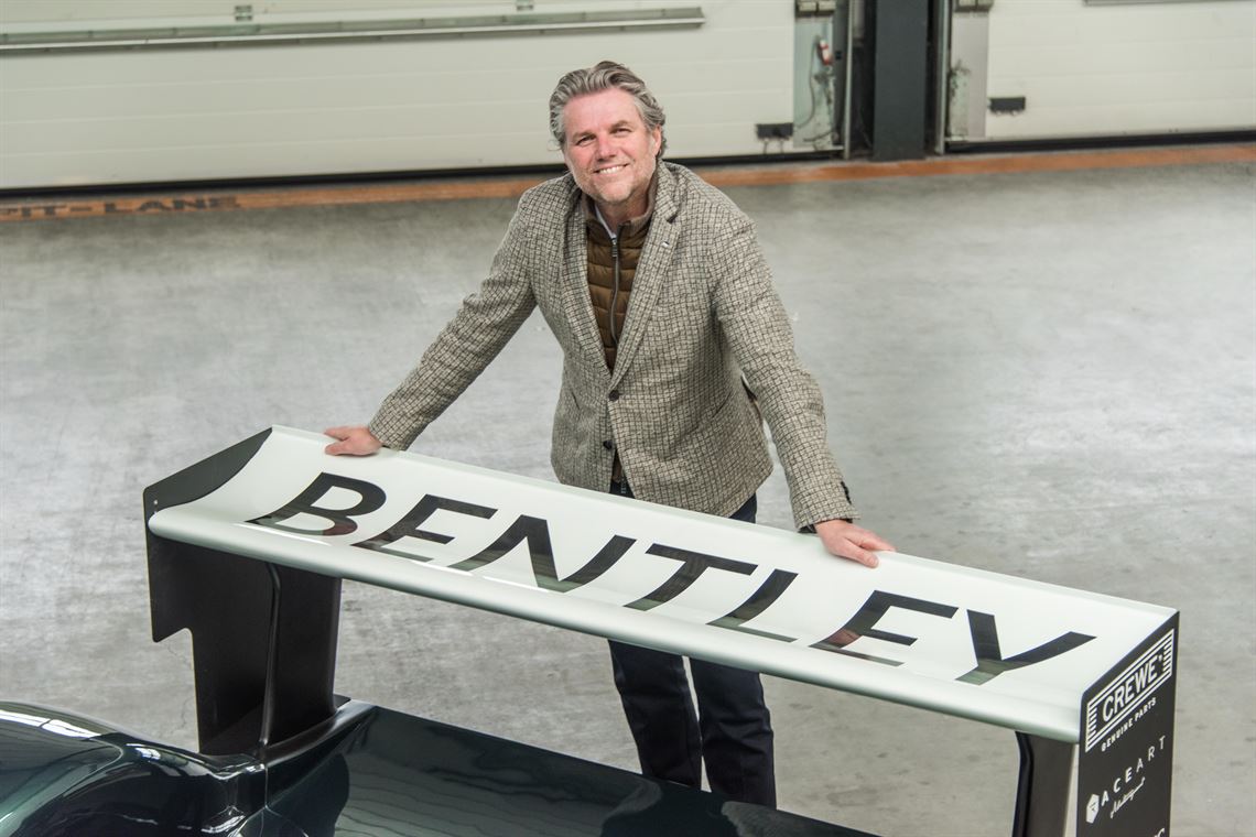 wanted-formula-1-works-show-cars-rolling-chas