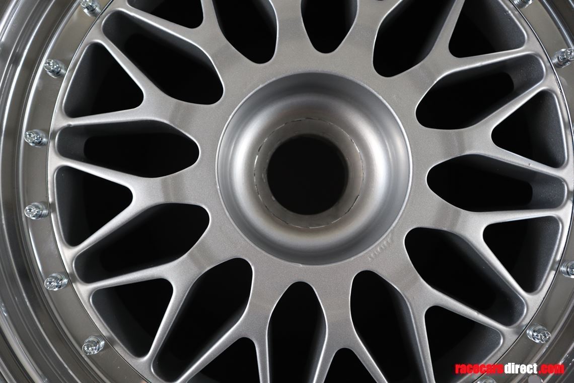 lola-b2k10-wheels-restored