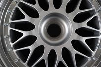 lola-b2k10-wheels-restored