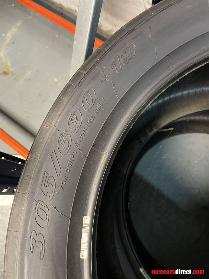 19-pirelli-slicks