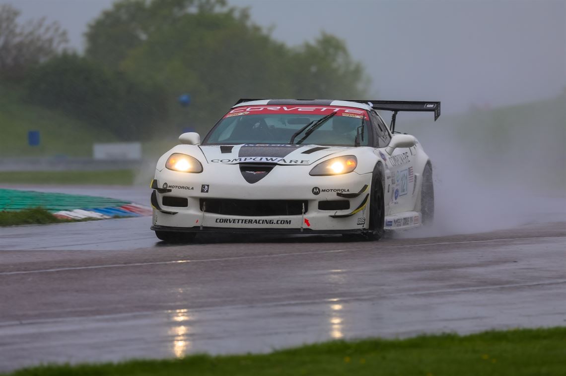 corvette-c6-zo6-full-race-car