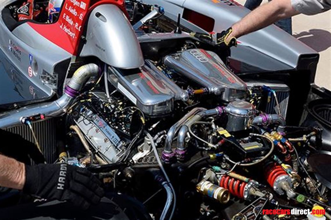 audi-r8-lmp-fsi-engine