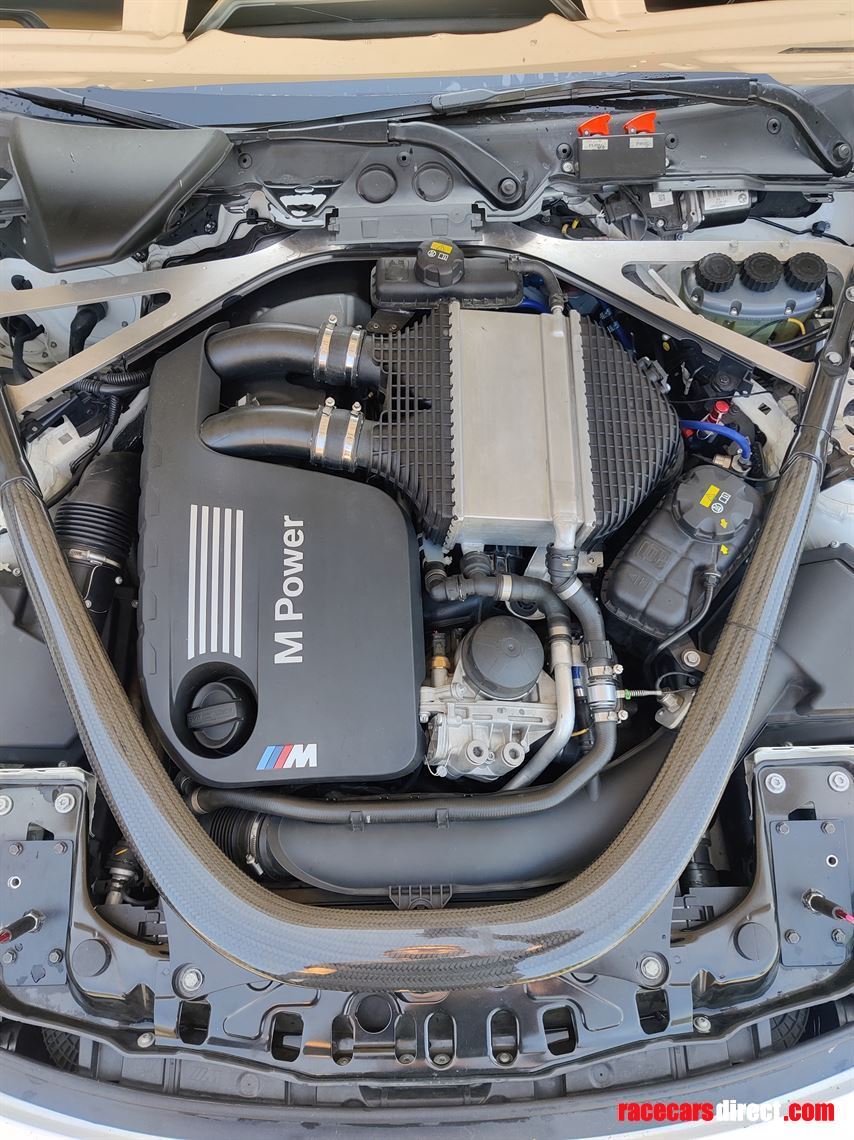 bmw-m4-gt4-ekris-f82