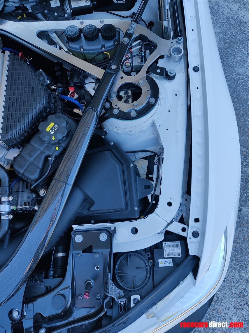 bmw-m4-gt4-ekris-f82