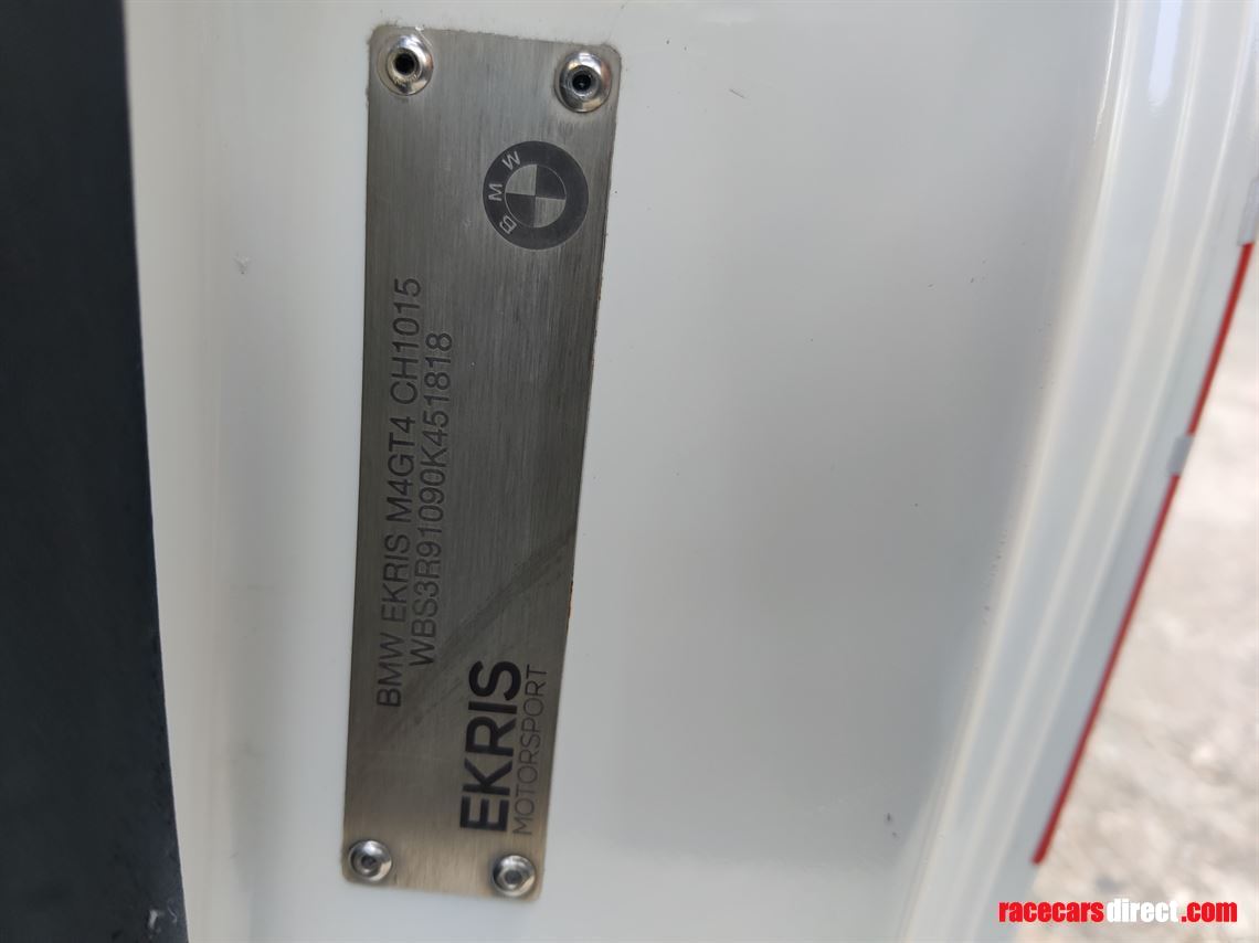 bmw-m4-gt4-ekris-f82