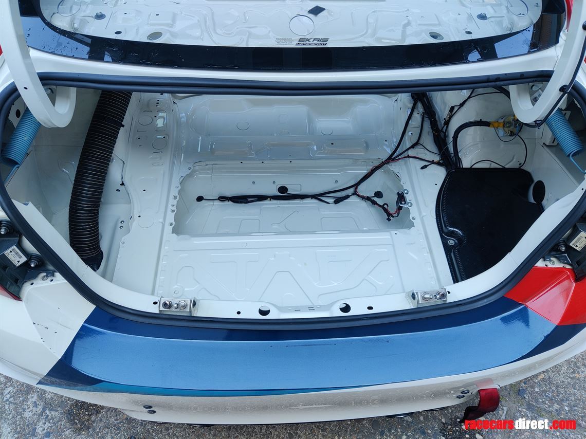 bmw-m4-gt4-ekris-f82