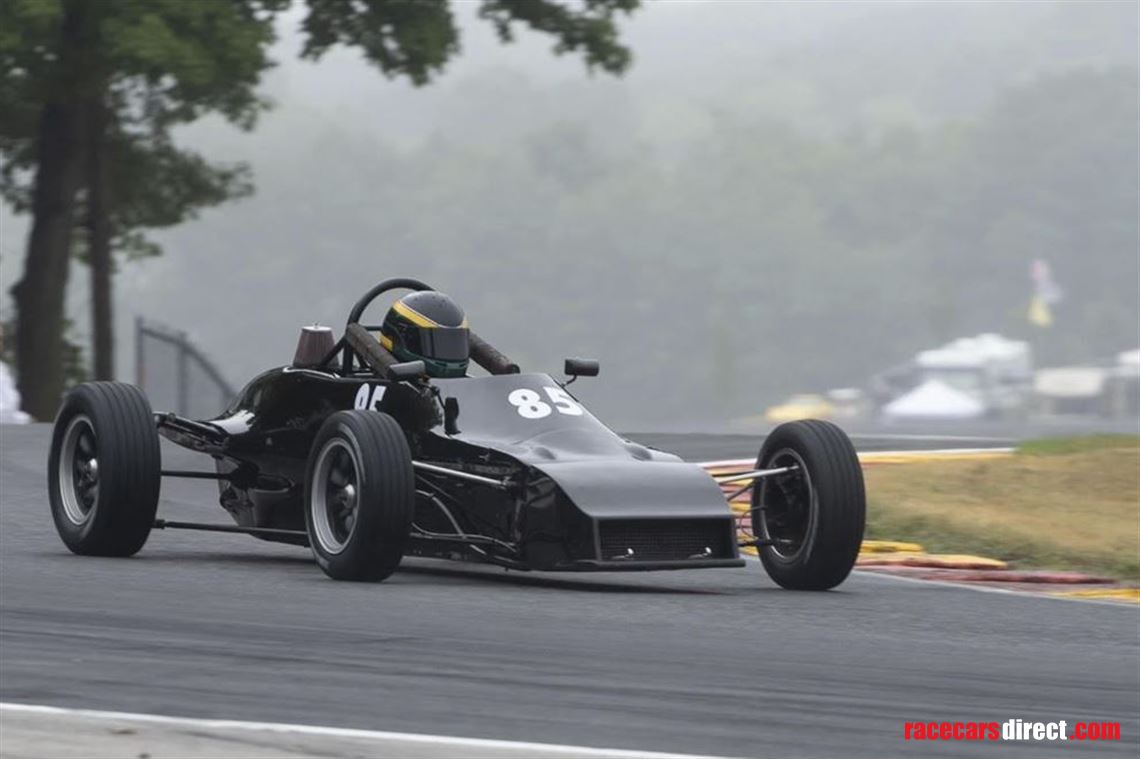 1982-lola-t640-with-spare-chassis