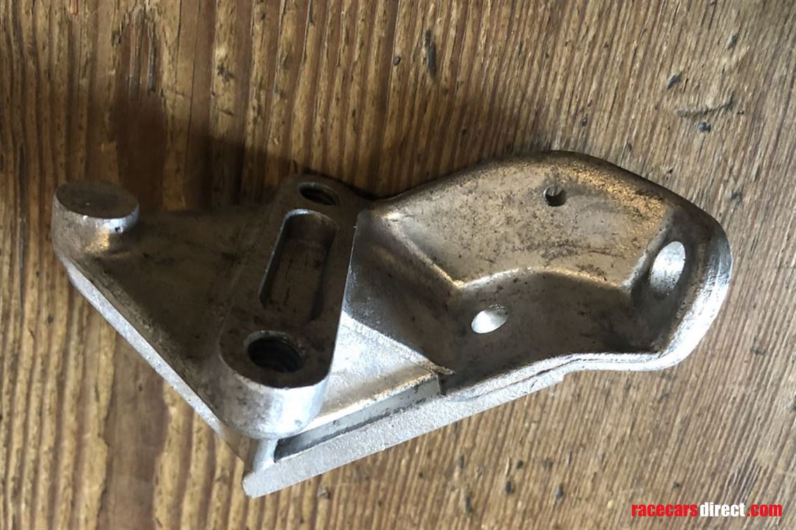 hewland-mk89-clutch-slave-cylinder-bracket