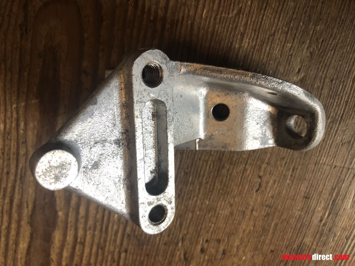 hewland-mk89-clutch-slave-cylinder-bracket