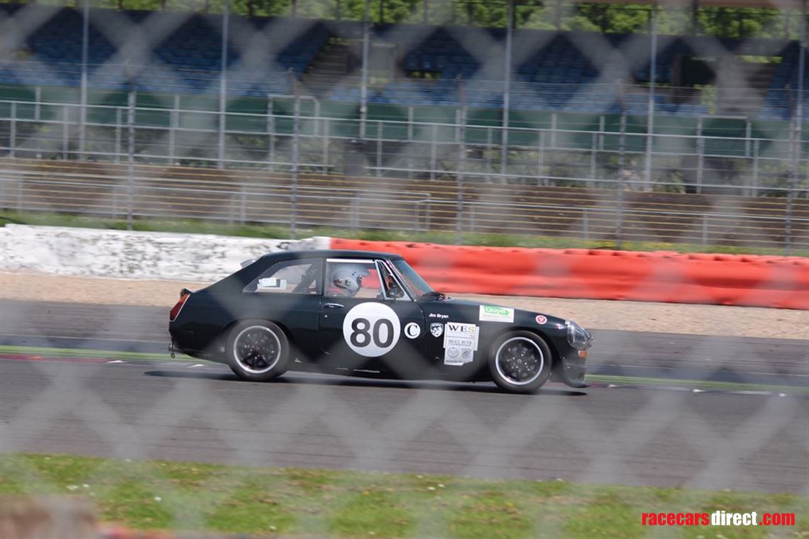 mgb-gt-v8