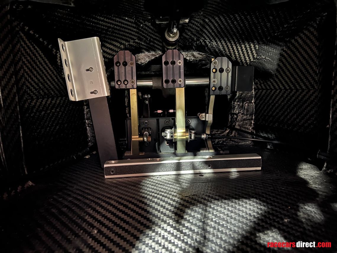 wolf-gb08-thunder-2022-aprilia-1000