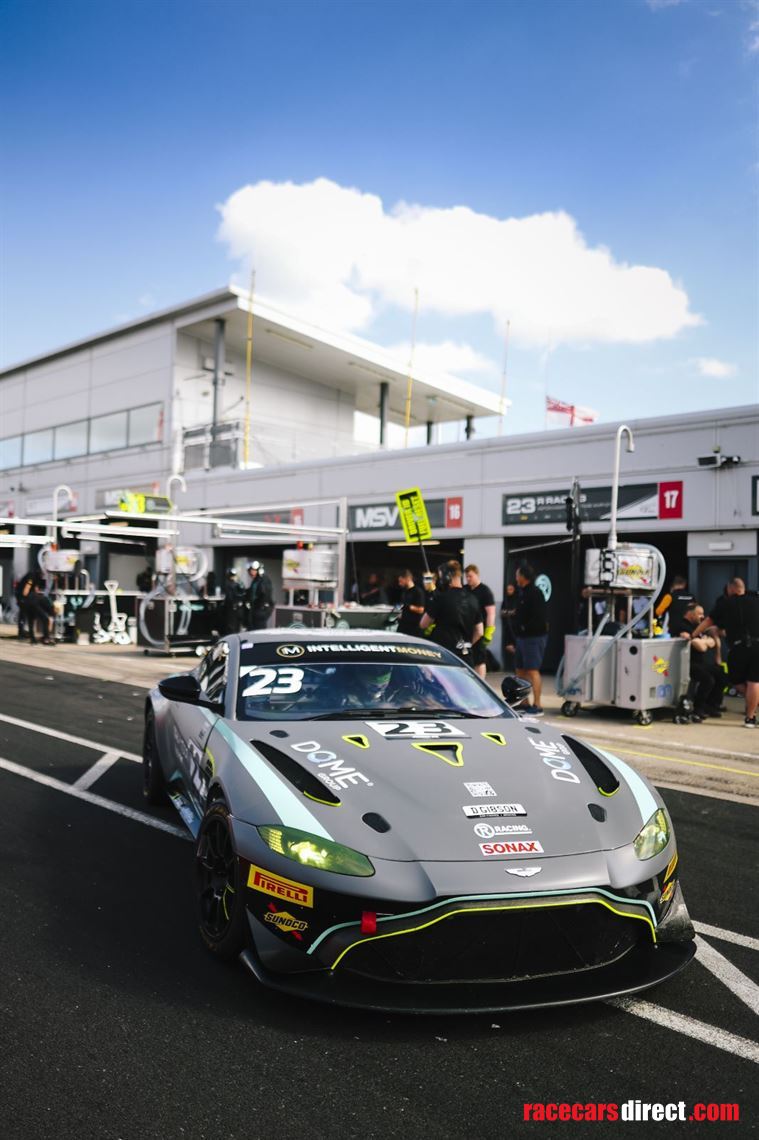 aston-martin-gt4