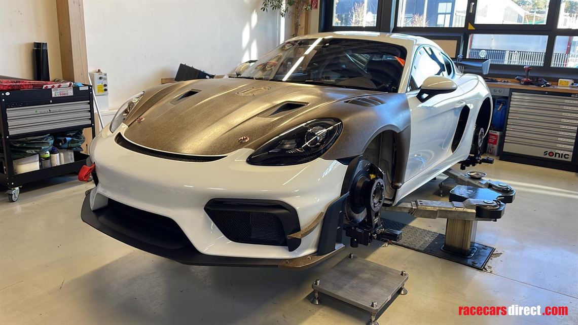 porsche-cayman-gt4-rs