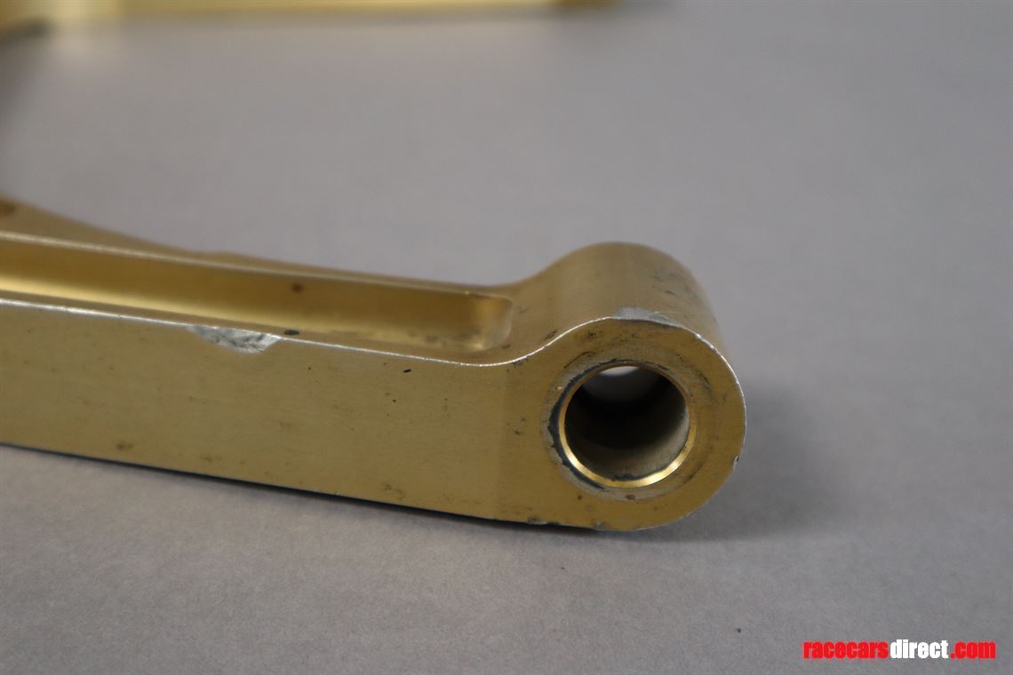 mclaren-f1-gtr-rear-wishbone