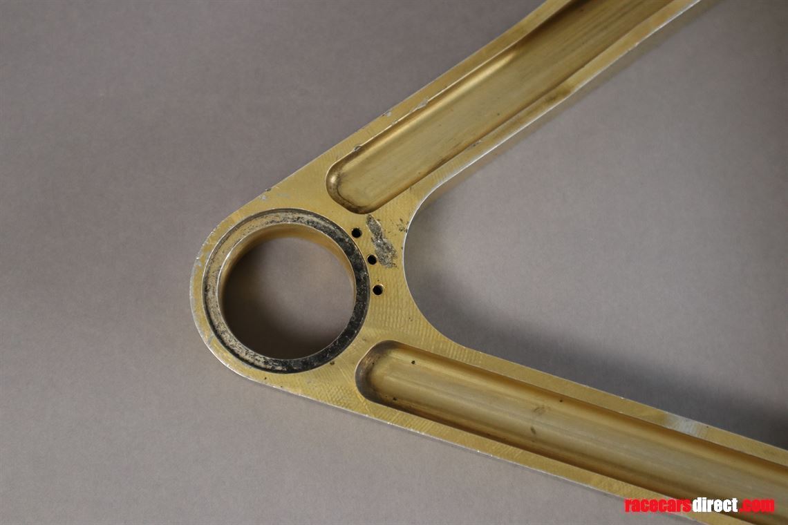 mclaren-f1-gtr-rear-wishbone