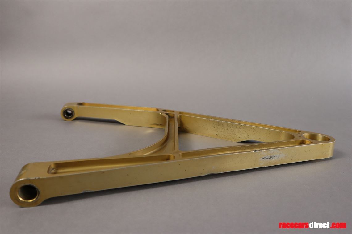 mclaren-f1-gtr-rear-wishbone