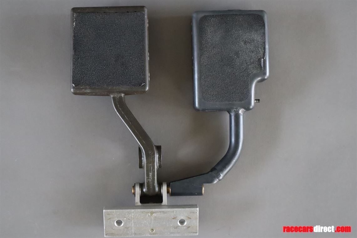 1998-mclaren-mercedes-mp413-formula-1-pedals