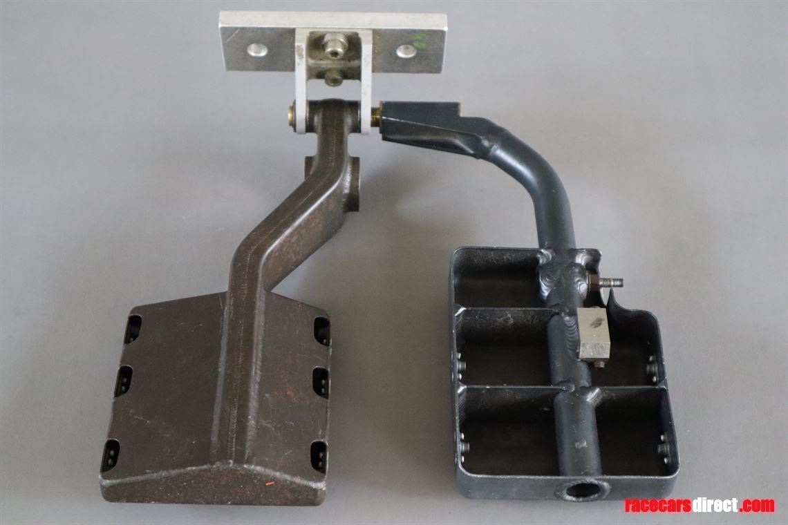 1998-mclaren-mercedes-mp413-formula-1-pedals