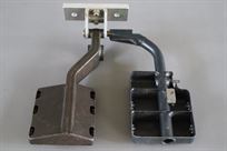 1998-mclaren-mercedes-mp413-formula-1-pedals