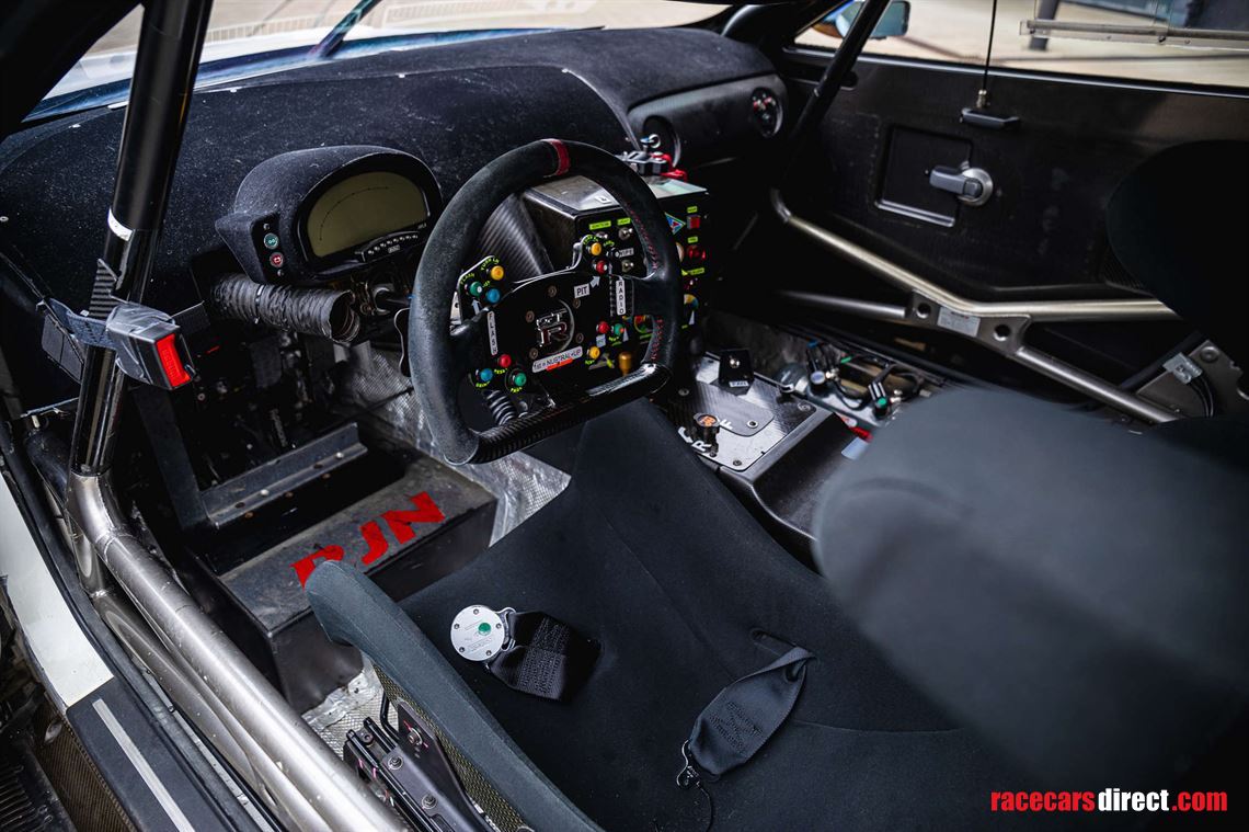 2014-nissan-r35-gt-r-8a01