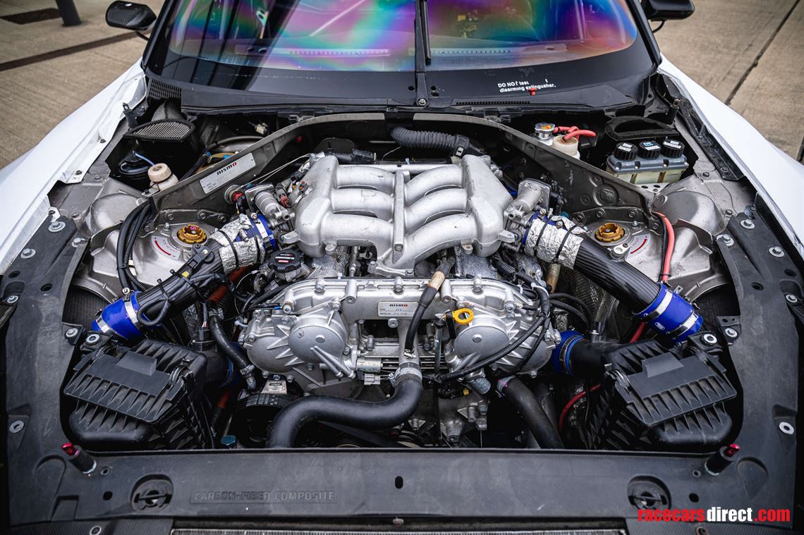 2014-nissan-r35-gt-r-8a01