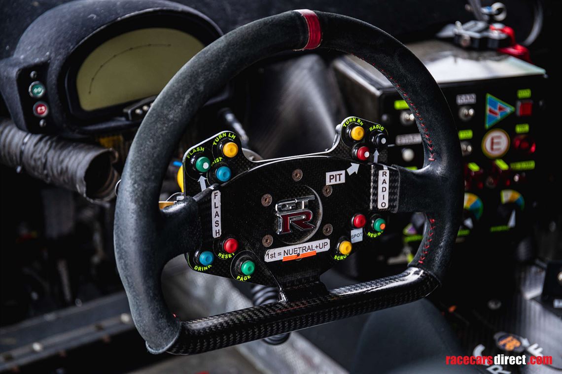 2014-nissan-r35-gt-r-8a01