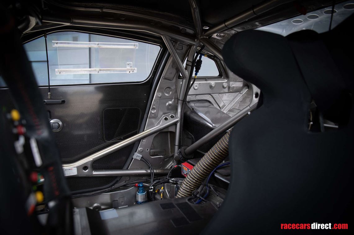 2014-nissan-r35-gt-r-8a01