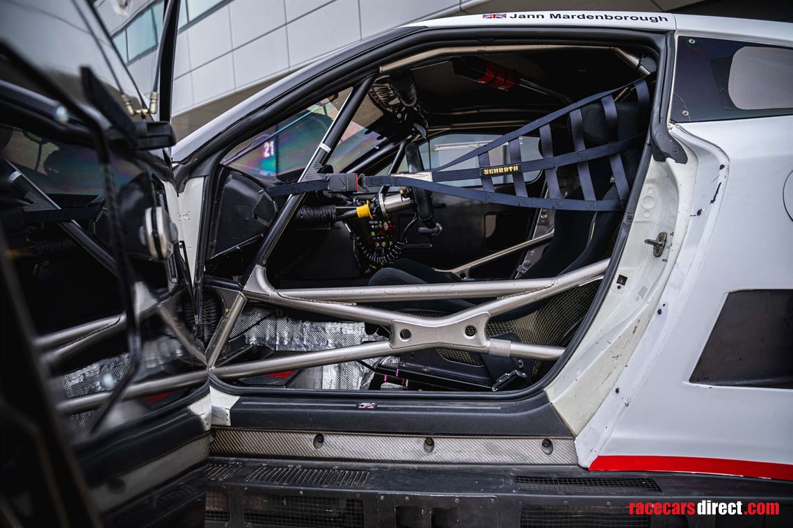 2014-nissan-r35-gt-r-8a01