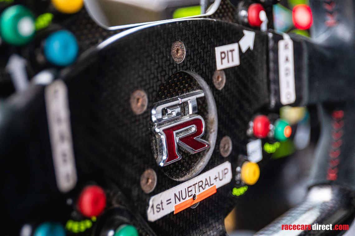 2014-nissan-r35-gt-r-8a01