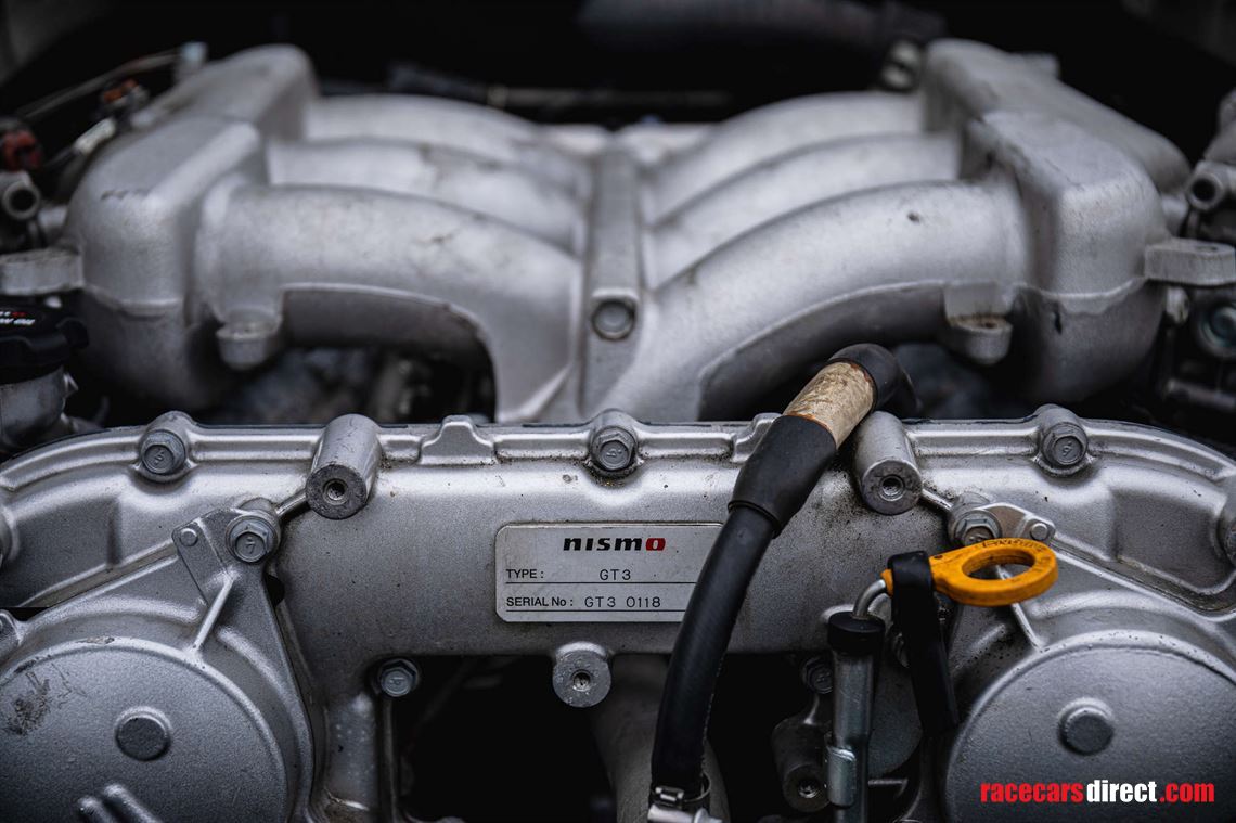 2014-nissan-r35-gt-r-8a01