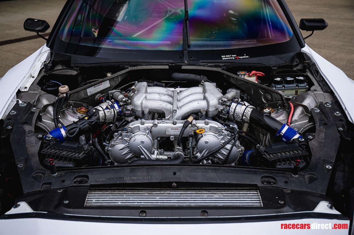 2014-nissan-r35-gt-r-8a01